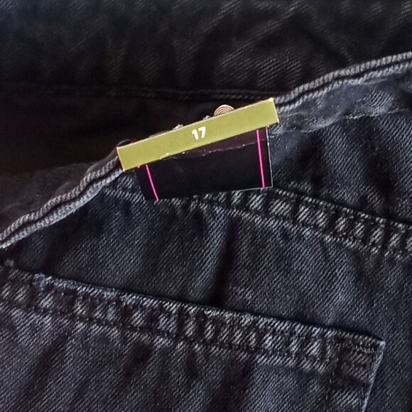 Juniors Low-Rise-Button Front Shorts - Picture 9 of 9